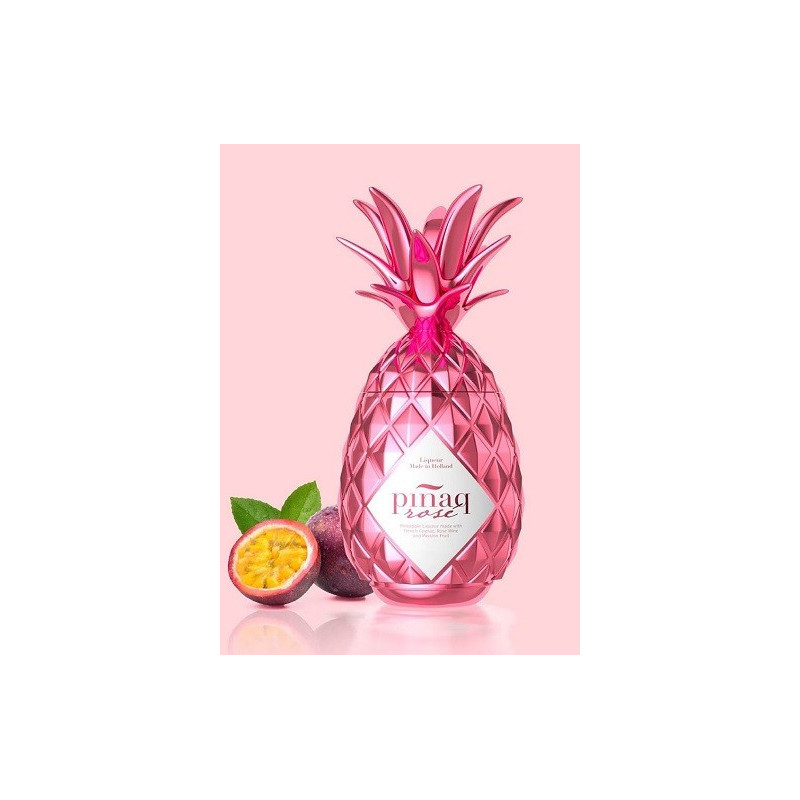 Holenderki likier zamknięty w pięknej butelce w kształcie ananasa.